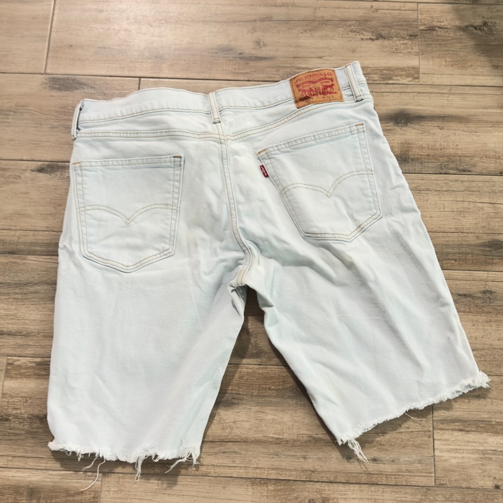 Levi's Classic Light Denim Jeans - Picture 2 of 3